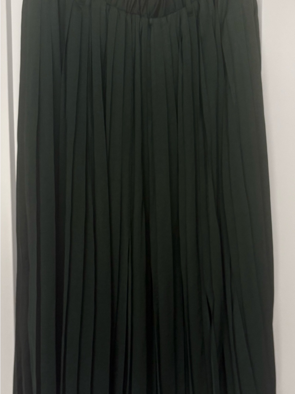 Gibson Latimer Dark Green Pleated Maxi Skirt - Picture 4 of 4